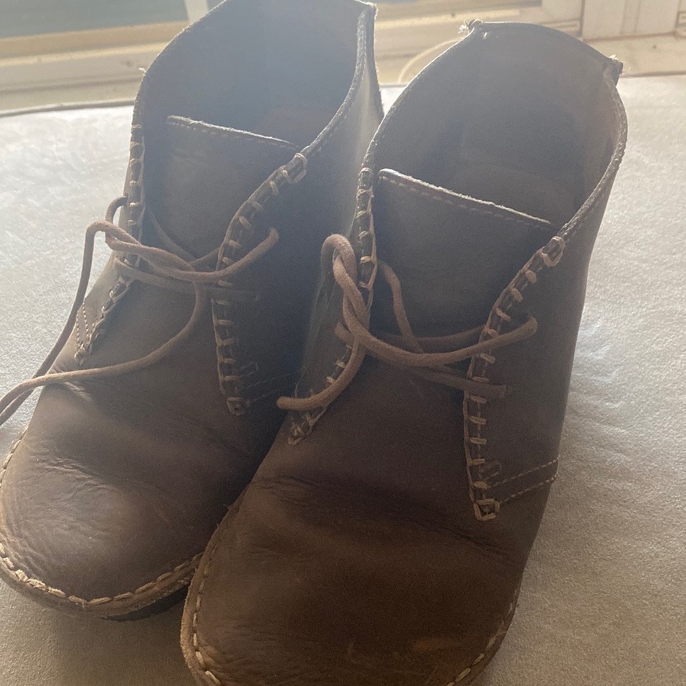 Clarks Originals Women’s Brown Leather Wedge Booties Size 7.5